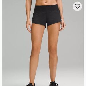 Lululemon Align™ Mid Rise Shorts 2.5”.